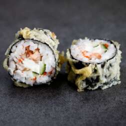 Теплий рол з лососем