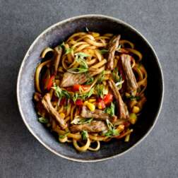 Локшина удон з яловичиною