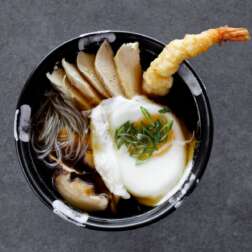 Удон з куркою та креветкой