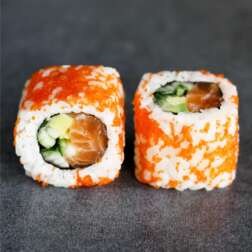 Каліфорнія з лососем в тобікі